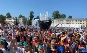 В Кузбассе самый массовый хоровод в национальных костюмах попал в Книгу рекордов России