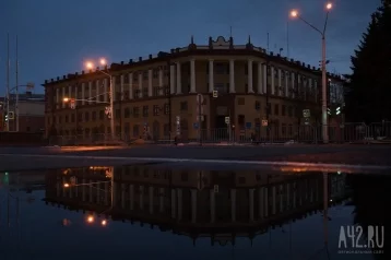 Фото: В Кузбассе ФСБ и СК задержали двух женщин за выдачу мигрантам поддельных сертификатов 1