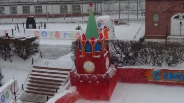 Фото: В Кемерове заключённые построили Кремль из снега 1