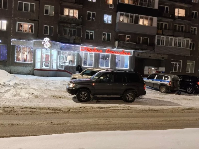 Фото: ГИБДД Новокузнецка попросила откликнуться очевидцев ДТП с двумя внедорожниками 1