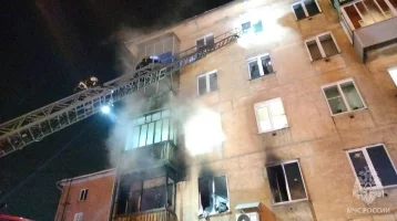 Фото: В центре Новокузнецка загорелась многоэтажка: спасены 5 человек 1