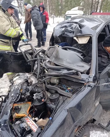 Фото: Опубликованы фото ДТП на кузбасской трассе, в которой пострадали трое взрослых и ребёнок 1