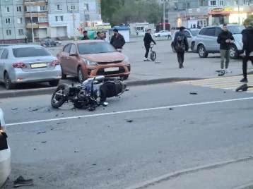 Фото: Мужчина с ребёнком на мотоцикле пострадали в ДТП с Lada в Кемерове 1