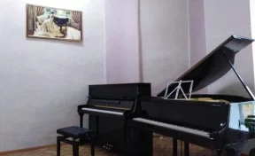 В кузбасские школы искусств начали поступать новые пианино