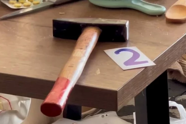 Двух школьниц взяли под стражу в Якутске по делу об убийстве семьи одной из них