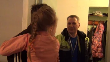 Фото: В Кемерове двухлетняя девочка закрылась в квартире 1