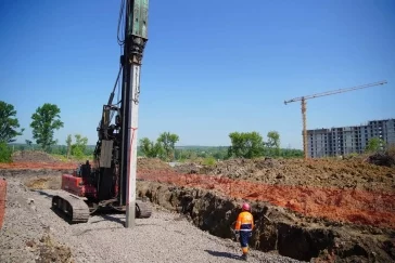 Фото: В Новокузнецке начали строить школу на 1100 мест, забита первая свая 2