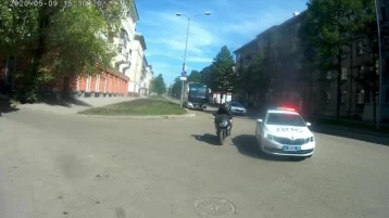 Фото: В Новокузнецке полиция устроила погоню за мотоциклистом без водительских прав 1