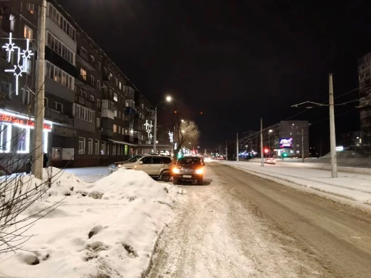 Фото: ГИБДД Новокузнецка попросила откликнуться очевидцев ДТП с двумя внедорожниками 3