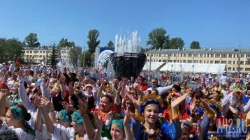 Фото: В Кузбассе самый массовый хоровод в национальных костюмах попал в Книгу рекордов России 1