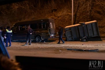Фото: В Кемерове произошло ДТП с маршруткой  на Логовом шоссе 2