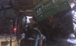 Появилось видео рухнувшего крупного кузбасского завода изнутри 