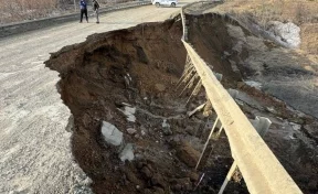 В Сахалинской области из-за подтопления обрушился участок трассы: ограничено движение всех видов транспорта