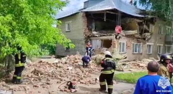 Фото: Завал в Красном Яру разбирают 78 специалистов, МЧС опубликовало видео с места взрыва газа 1