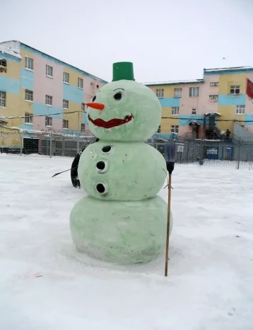 Фото: Кузбассовцам предложили выбрать лучшую снежную скульптуру, сделанную осуждёнными 1