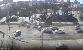 В ГАИ рассказали подробности массового ДТП с BMW возле Парка Ангелов в Кемерове