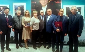Награды от «Альфы»: ветераны легендарной группы спецназа вручили награду создателям документального фильма о штурме дворца Амина в Афганистане
