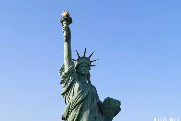 В США перед встречей короля Карла III по ошибке вывесили флаги Австралии