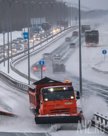 Власти Кемерова рассказали об уборке снега на новогодних выходных
