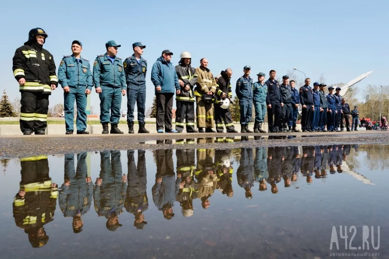 Фото: Огонь, вода и пожарные рукава: праздник в парке имени Жукова 40