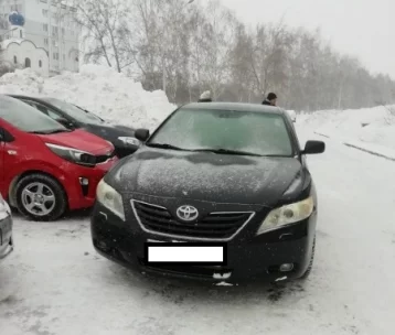 Фото: В Кемерове наказали водителя, перегородившего парковку 1