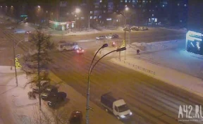 ДТП с маршруткой и Porsche в центре Кемерова попало на видео