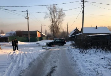 Фото: В Кузбассе машина сбила семилетнюю девочку на снегокате 1