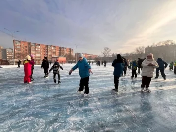 Фото: Мэрия сообщила об открытии ещё одного катка с цветным льдом в Кемерове 1