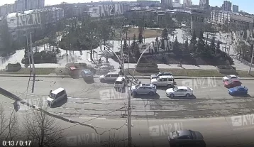 Фото: В ГАИ рассказали подробности массового ДТП с BMW возле Парка Ангелов в Кемерове 1