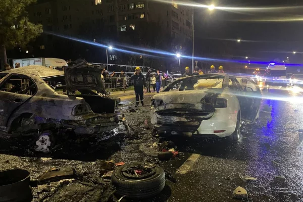 В Краснодаре в огненном ДТП погибли три человека, сгорели две машины