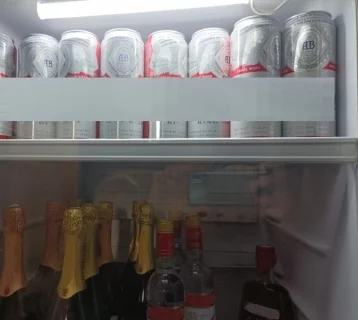 Фото: Кузбасские полицейские изъяли 30 литров алкоголя, продаваемого в сауне  1