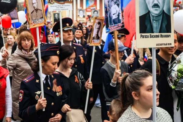 Более 335 тысяч кузбассовцев участвовали в шествии «Бессмертного полка»