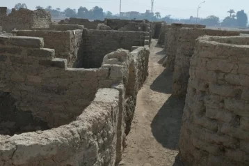 Фото: Археологи обнаружили 3400-летний город в песках на юге Египта 1