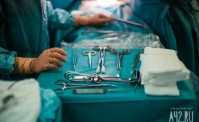 В Кемерове хирурги 5 часов оперировали пациентку со сложной опухолью яичников