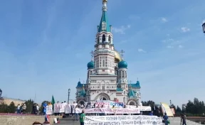 В Омске проходит молитвенное стояние против «Матильды»