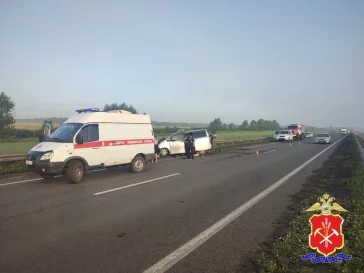 Фото: В Кузбассе минивэн с детьми попал в страшное ДТП на трассе: 3 погибли, 3 пострадали 2