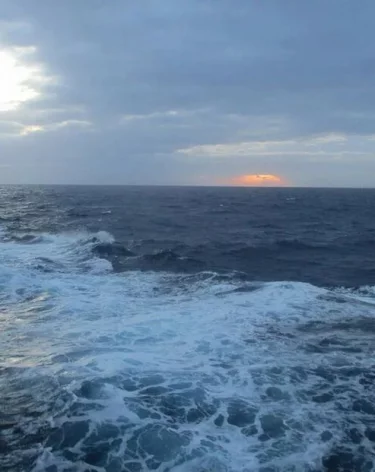 Reuters: США начали операцию по захвату танкера, сменившего флаг на российский