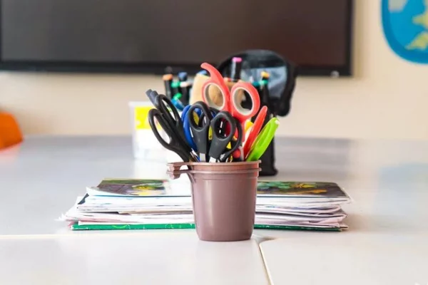 В Приморье девятиклассница держит в страхе школу