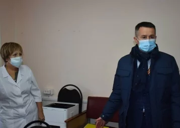 Фото: В кузбасском городе власти проверили поликлинику из-за очередей 1