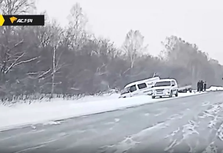 Фото: Автомобиль попал в серьёзное ДТП по дороге из Новосибирска в сторону Кемерова  2