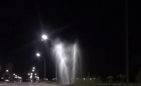 Кемеровчане сняли на видео «фонтан» на Комсомольском проспекте