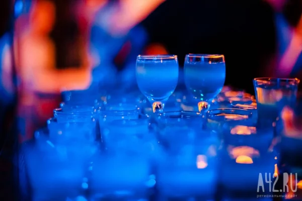 В Кузбассе посетители ресторана повредили кассовый аппарат во время драки