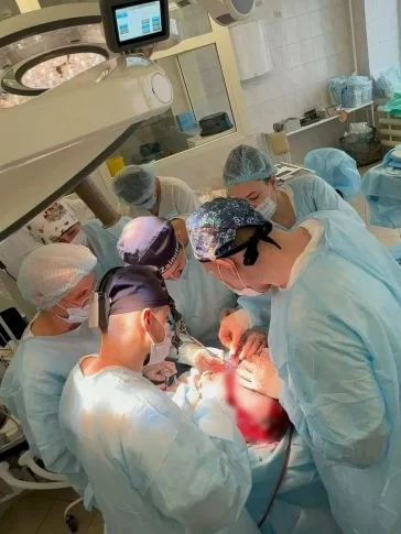 Фото: Кузбасские врачи удалили с лица девушки редкую опухоль весом 5 кг 1