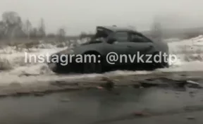 В Кузбассе в ДТП погибли два человека, появилось видео с места аварии
