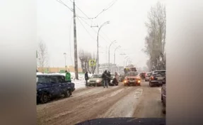 В Кемерове на пешеходном переходе автомобиль сбил женщину