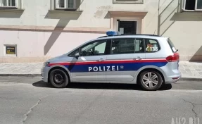 Австрийская полиция объяснила, почему её сотрудник ходит в шлеме с буквой Z
