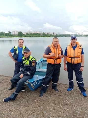 Фото: «Вытащили из воды тонущую девушку»: мэр Кемерова рассказал о ЧП на Красном озере 1