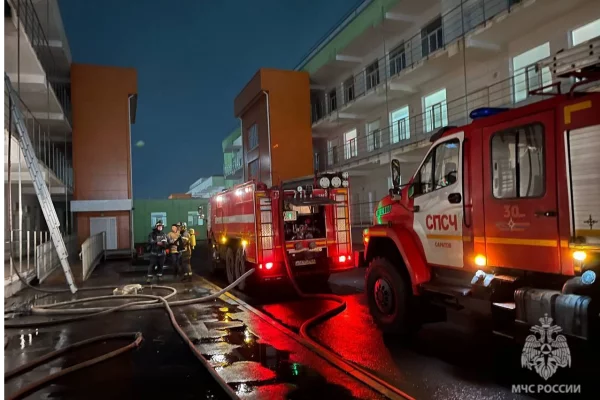 В Саратове из горящей больницы эвакуировали медиков и пациентов