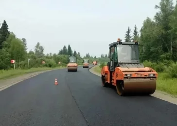 Фото: В Кузбассе участок трассы Томск — Мариинск отремонтировали на 70% 1