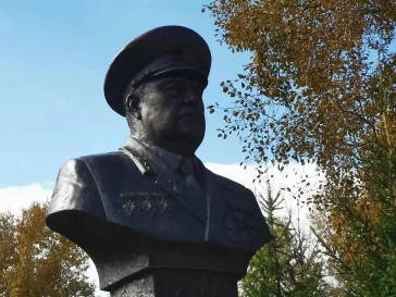 Фото: В Кемерове установили памятник легендарному «угольному генералу» 1